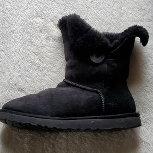 UGG Bailey Button